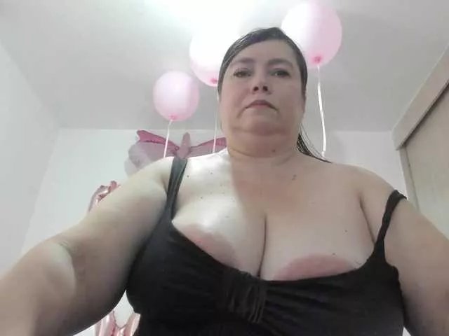 esmeraldamf on BongaCams 