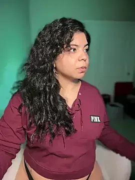 kimmiakiss22 on StripChat 