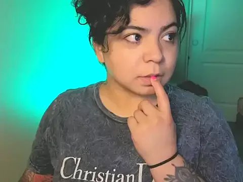 kimmiakiss22 on StripChat 