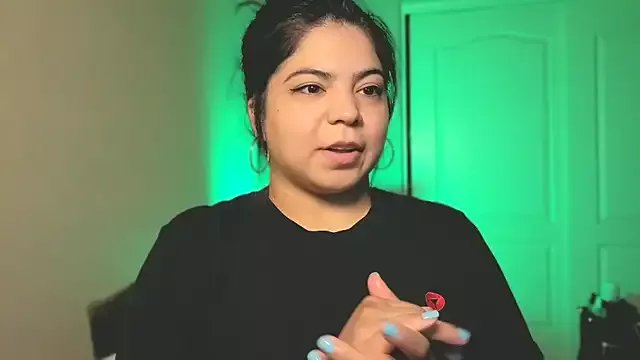 kimmiakiss22 on StripChat 