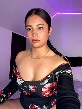 MiaAlarie on StripChat 